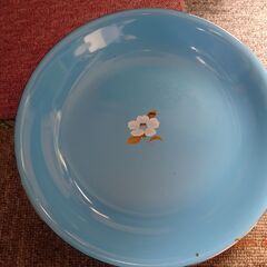 5枚セット（1枚ごとに絵柄が違います）奇麗なブルー色です！　皿　直径21.5センチ　高さ3センチ　の画像