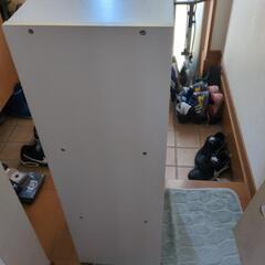 白のカラーボックスの画像