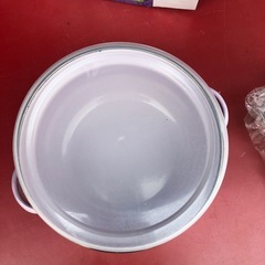 NO：3407  スライサー付きホーロー両手鍋❣️未使用品❣️の画像