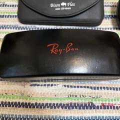 差し上げます。メガネケース4つ
の画像