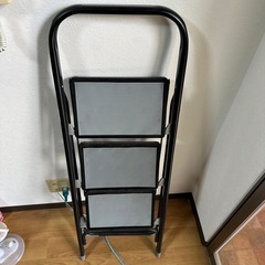 コーナン  三段折りたたみ脚立の画像