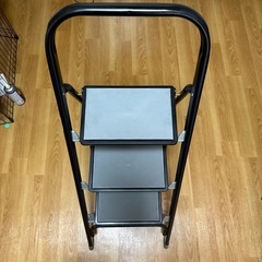 コーナン  三段折りたたみ脚立の画像