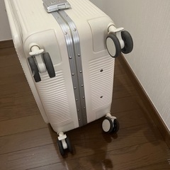 ドリンクホルダー　USB付　フロントオープン スーツケース　キャリーケースの画像