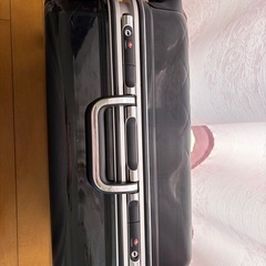 メルセデスベンツ　スーツケースの画像