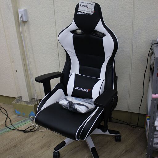 【川崎市宮前区リサイクルオフ】AKraicing　ゲーミングチェア　付属あり　黒×白