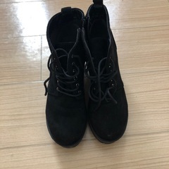 黒いブーツ