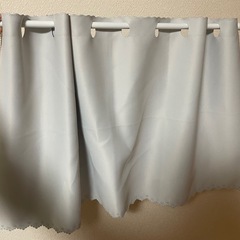 小窓カーテン　遮光1級の画像