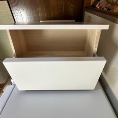 白い棚の画像