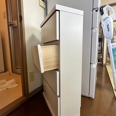 白い棚の画像