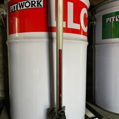 ♪ 完全予約制　倉庫整理　ブレーキフルード　LLC 日産　PITWORK　日産自動車 クーラント用 注水コック付き ペール缶 　注油コック　スタンド　専用台付き 　中身残ってます ♪の画像