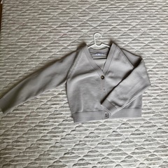 GU カーディガン　ライトグレー　春の画像