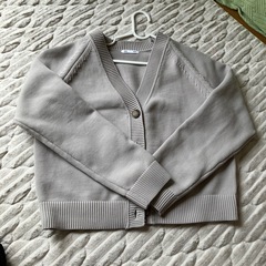 GU カーディガン　ライトグレー　春の画像