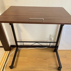キャスター付き　簡易デスク　角度調整可能