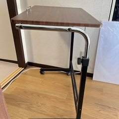 キャスター付き　簡易デスク　角度調整可能の画像
