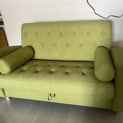 ニトリ ボタン付き緑色ソファ