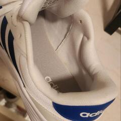 adidas 白スニーカー25cmの画像