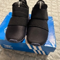 adidas ベビースニーカー　12cm