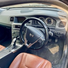 VOLVO V60 訳ありです！の画像
