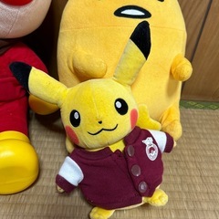 アンパンマン　ミッキーマウス　ピカチュウ等ぬいぐるみ4点セットの画像