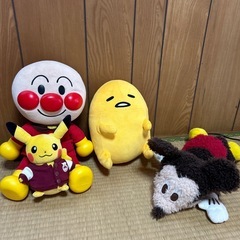 アンパンマン　ミッキーマウス　ピカチュウ等ぬいぐるみ4点セット