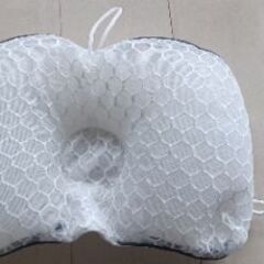 ベビー枕　頭の形を整える　洗濯機で洗えるの画像