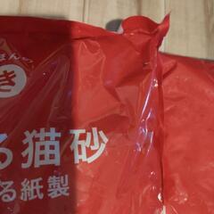 固まる猫砂　カタピーの画像