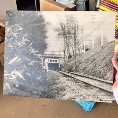 上田公園の下の電車の写真