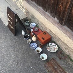 骨董品色々あります。