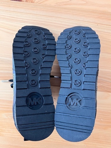【値下げしました】⭐︎MICHAEL KORS⭐︎ブラック スニーカー　23.5cm