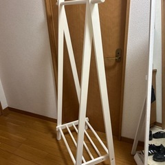 ⚠️本日で締切！最終値下げです⚠️木製ハンガーラック(白)の画像