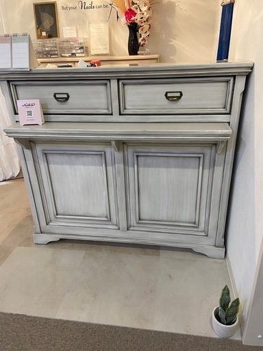 《中古》⭐️5月23日まだに引き取りお願いします。
⭐️木製アンティークレジカウンター カラー : アンティークホワイト