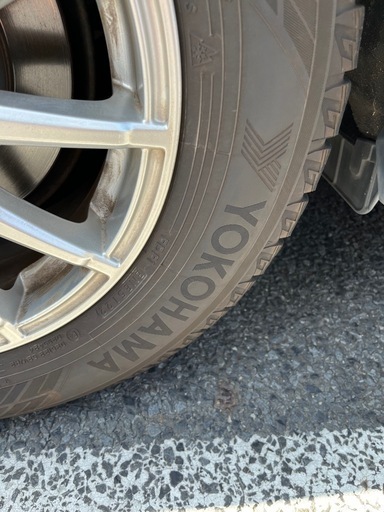 【今日連絡いただいた方優先に決め
させていただきます】16インチ　　スタッドレスタイヤ（中古）