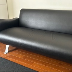 大塚家具 革張りソファ ブラック　2人掛けソファ　良品の画像