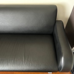 大塚家具 革張りソファ ブラック　2人掛けソファ　良品の画像