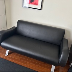 大塚家具 革張りソファ ブラック　2人掛けソファ　良品の画像