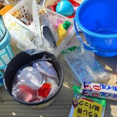 生活用品　雑貨　あげます　大量　1部未使用　フィルター　洗剤　バケツ　アンカ　ヨガマット　ゴミ箱　タッパー　ラップ　ホイール　ほうき　ちり取り　などの画像