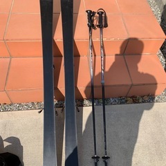 スキー板　ストックの画像