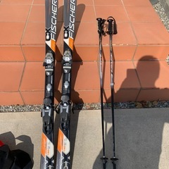 スキー板　ストックの画像