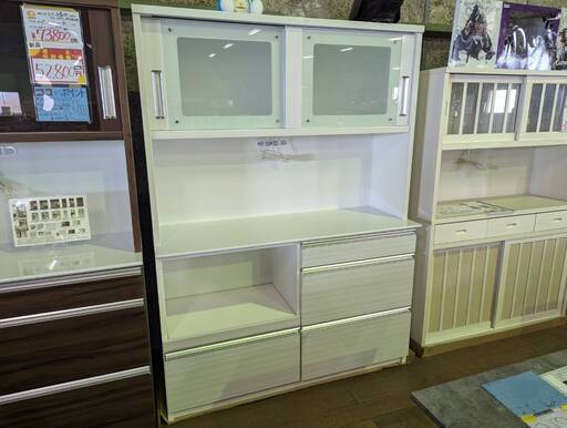 上部モイス、汚れに強い140食器棚です！