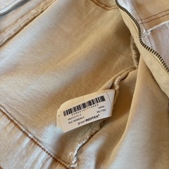 新品未使用 ZARAザラ ベージュ ジージャン クロップドデニムジャケットの画像