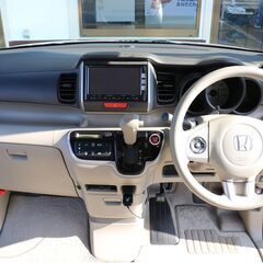 平成24年式 ホンダ N-BOX G・Lパッケージ（ピンク） のジモティー掲載用紹介文です。装備の多さやお手頃価格、自社ローン対応をしっかりアピールし、問い合わせ導線も明記しています。  🎀装備充実＆人気のピンクカラー！ 【ホンダ N-BOX G・Lパッケージ】自社ローンOK／ナビ・ドラレコ・ETC付き✨の画像