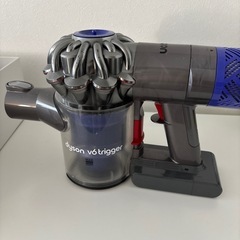 Dyson V6 trigger ハンディ掃除機 本体と付属品の画像