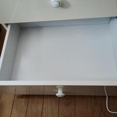 四段タンスの画像