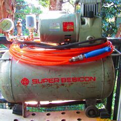 100V 日立のコンプレッサーです