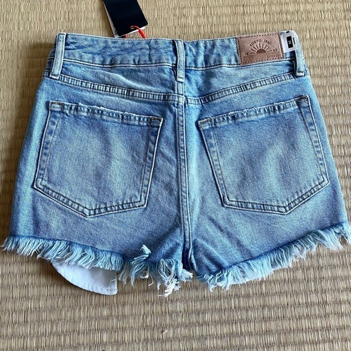 新品 - SUPERDRY スタッズ付きデニムショートパンツ サイズ26/S