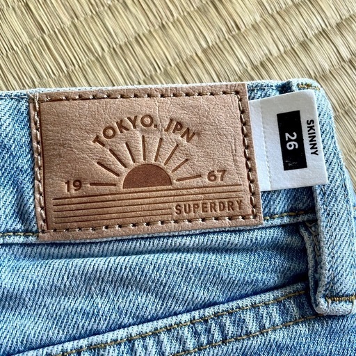 新品 - SUPERDRY スタッズ付きデニムショートパンツ サイズ26/S
