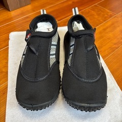 【新品未使用】ウォーターシューズ／水陸両用シューズ 22〜23cm