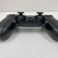 プレステ4本体　コントローラー付きの画像