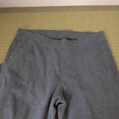美品　ユニクロ　レディース　カジュアルパンツ　グレー色　サイズLの画像