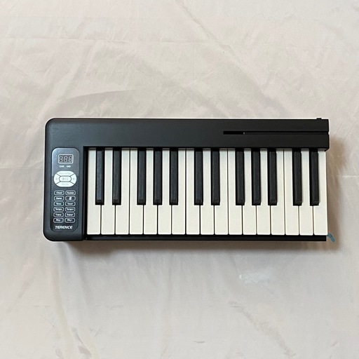 【新品未使用】折り畳み可能 電子ピアノ 61鍵盤 室内･野外使用可能